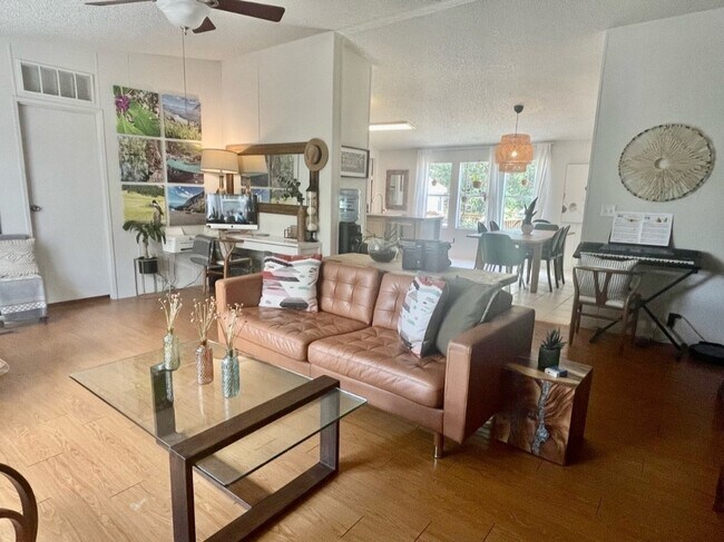 Foto del edificio - 204 Lakeshore Dr