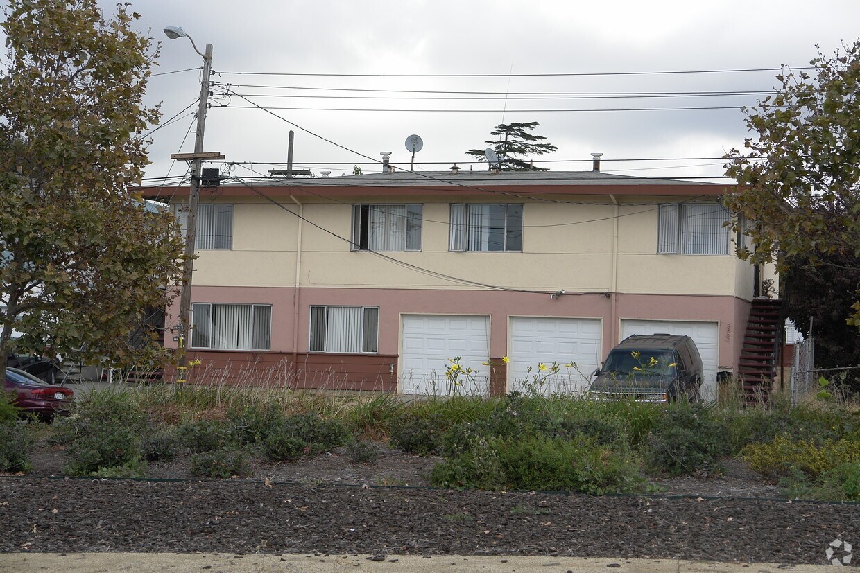 Primary Photo - 9836 Bancroft Ave