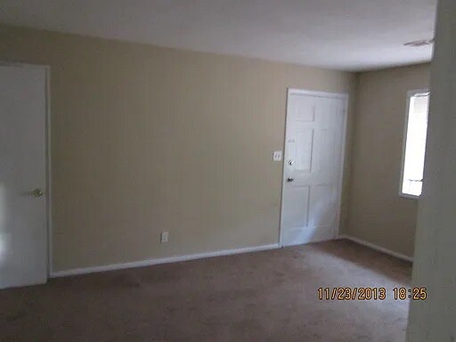 Foto del edificio - Room in Apartment on Allen Dr