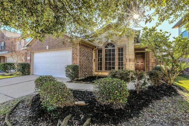 Foto del edificio - 19819 Whispering Hollow Ln