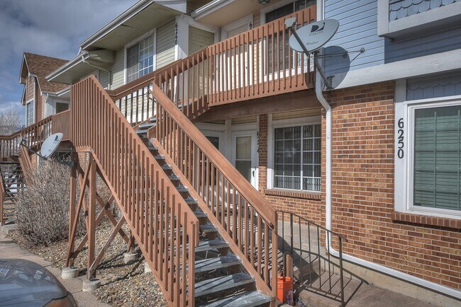 Building Photo - Village Lane 6254