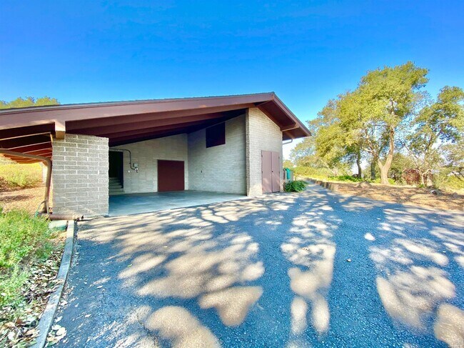Building Photo - 500 Stonecrest Dr