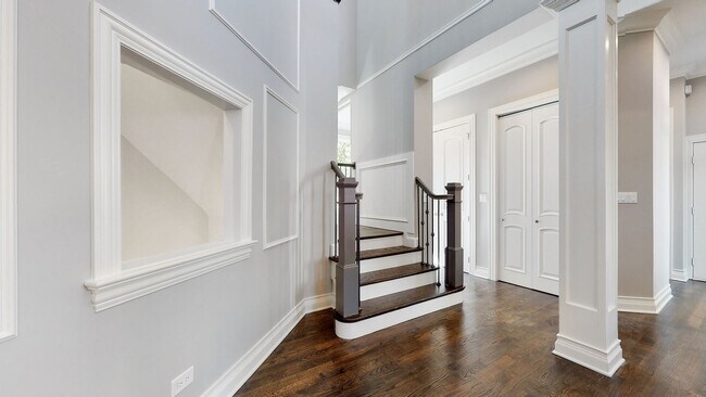 Building Photo - 2117 Wilmette Ave
