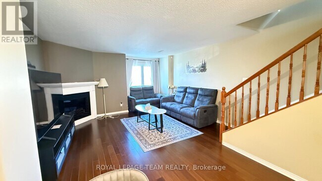Building Photo - 390 Crownridge Dr