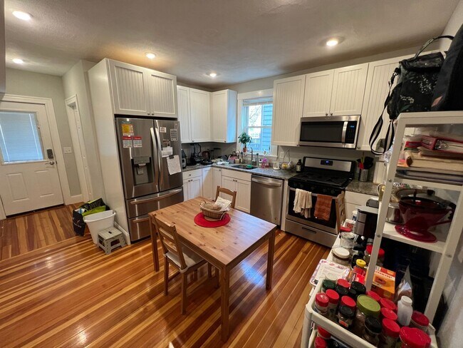 Foto del edificio - 305 Highland Ave #2 Somerville MA 02144