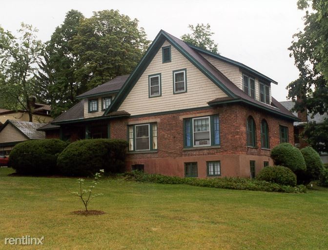 Primary Photo - 109 Elmwood Ave