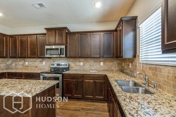 Foto del edificio - NEW CONSTRUCTION NOW AVAILABLE!  - 576 Mil...