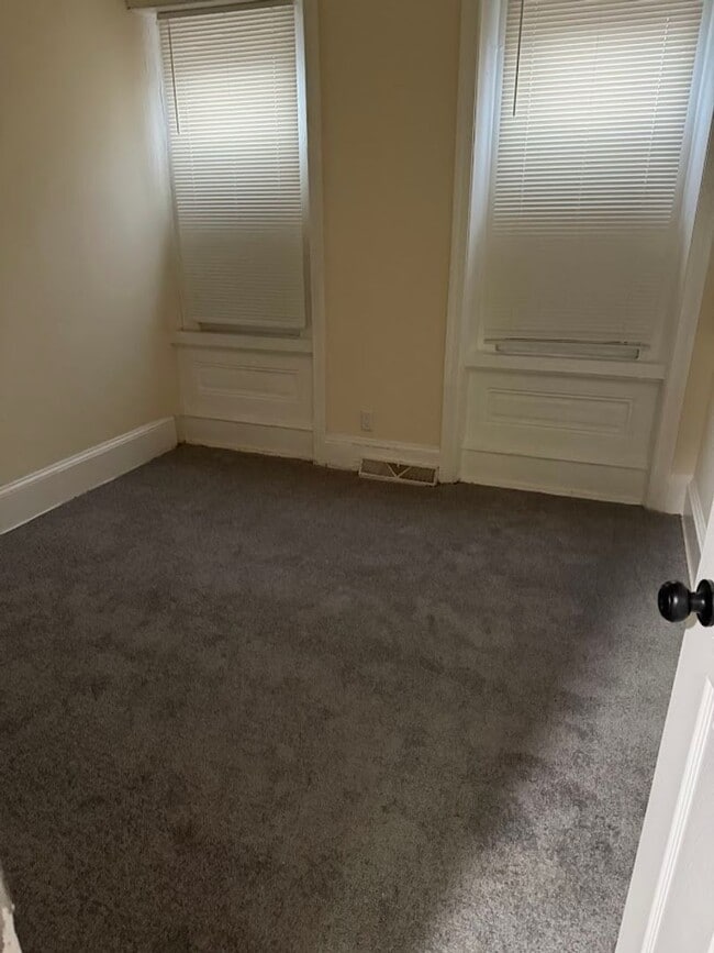 Building Photo - 704 Washington St