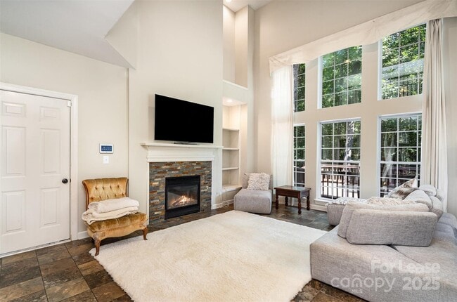 Building Photo - 8256 Chatham Oaks Dr
