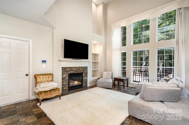 Foto del edificio - 8256 Chatham Oaks Dr