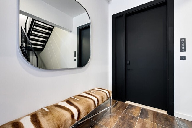 Photo du bâtiment - 4500 Rue Hutchison
