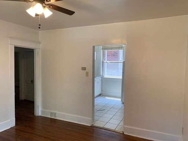 Foto del edificio - 2309 Eldridge St