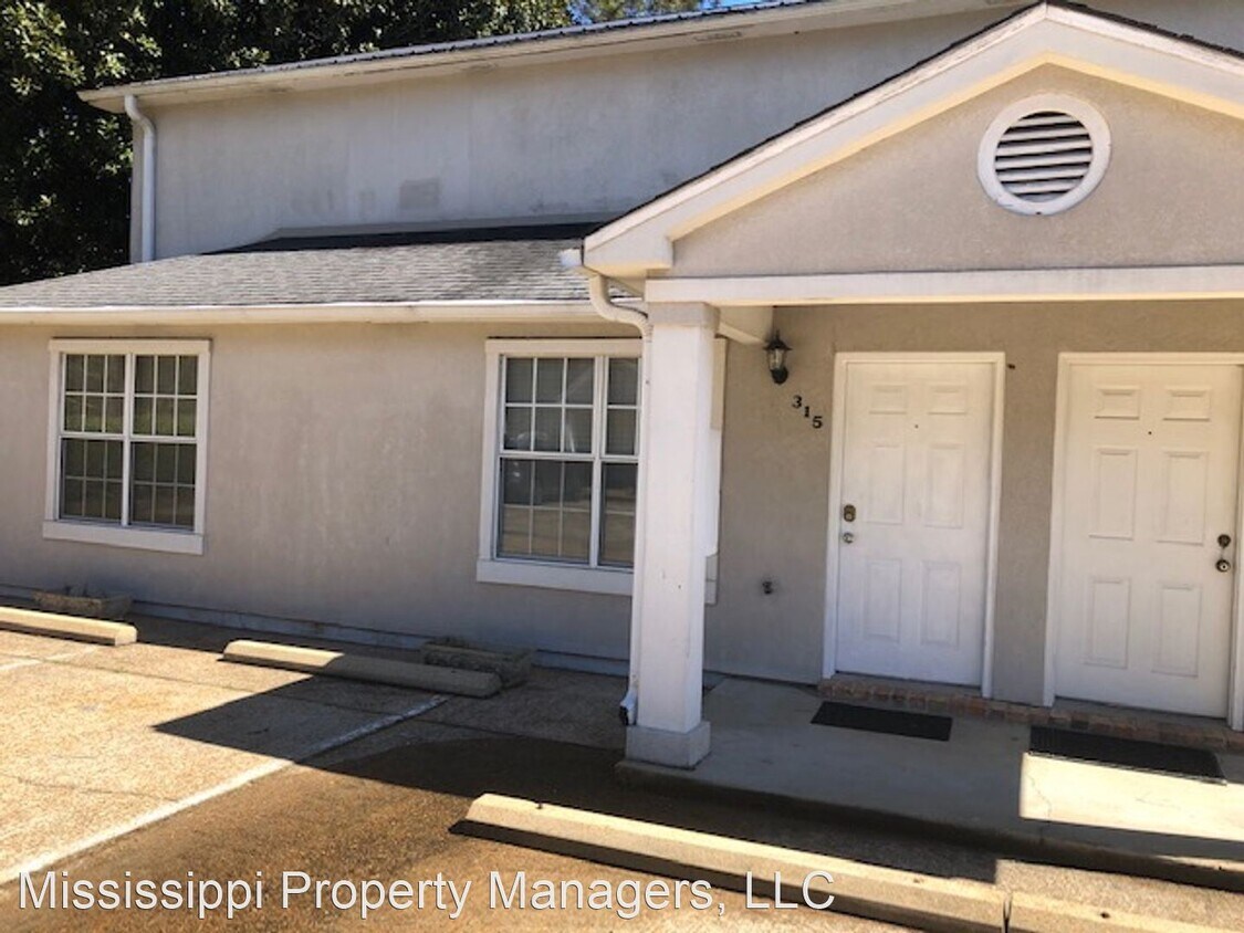 2 br, 2 bath House 623 N Gloster Street House Rental in Tupelo
