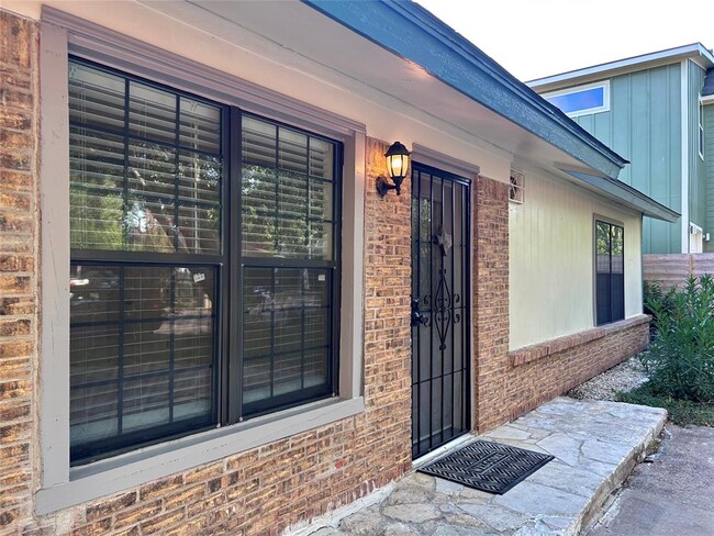 Foto del edificio - 6200 Palm Cir