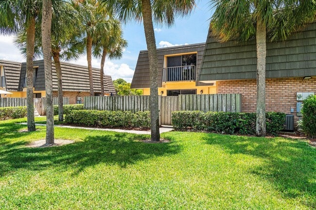 Building Photo - 624 6th Way