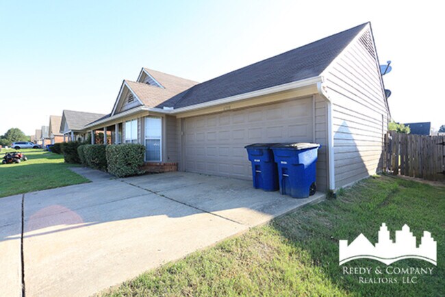 Building Photo - 6318 Magnolia Lakes Dr