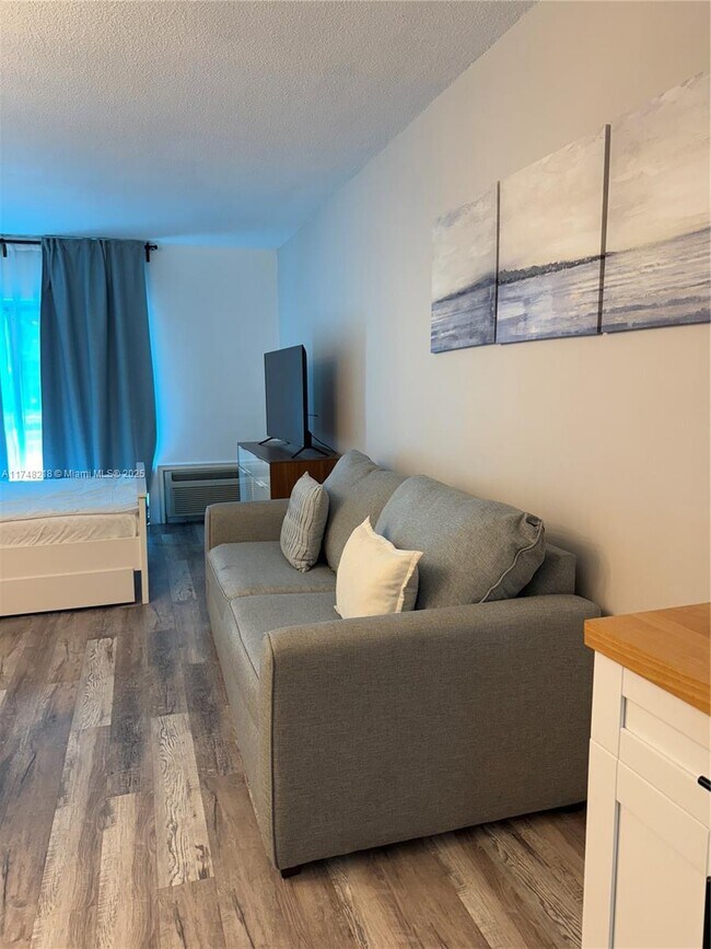 Foto del edificio - 400 Kings Point Dr