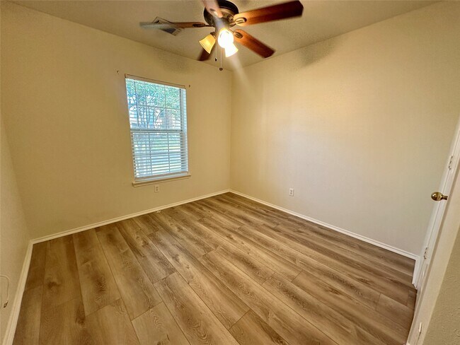 Foto del edificio - 15631 Barber Grove Ln