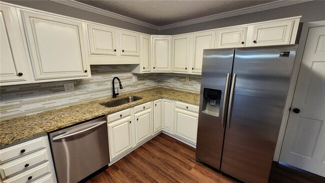 Building Photo - 5139 Chestnut Cir