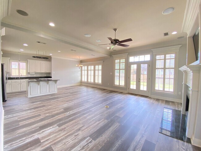 Building Photo - A Dutchtown Must See!