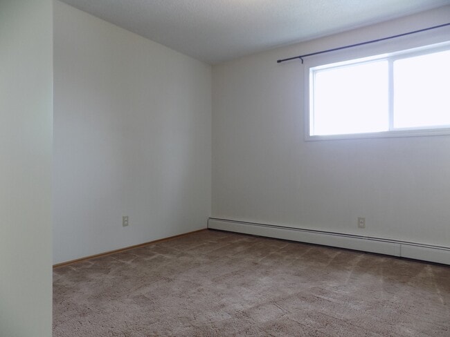 Building Photo - 10327-10107 107 Ave