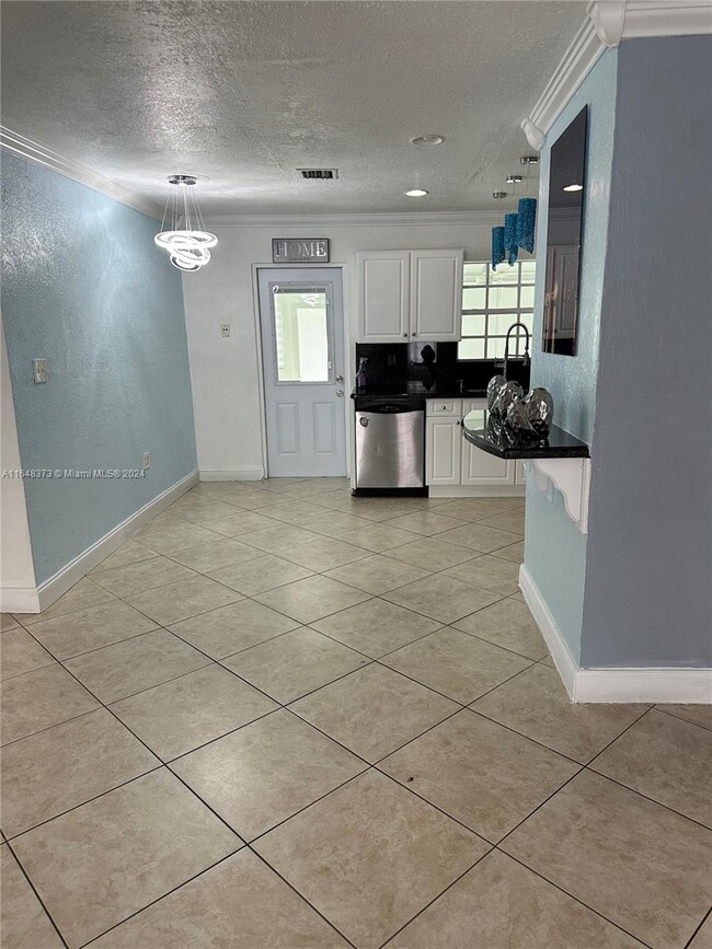 Foto del edificio - 6840 SW 10th Ct