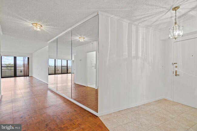 Building Photo - 1300 Crystal Dr