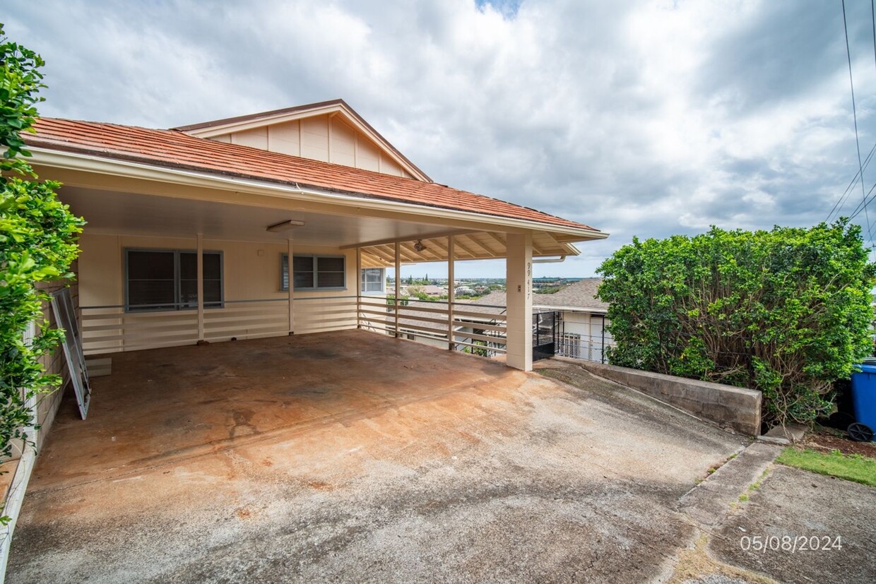 Foto principal - 3 Bed 1.5 Bath Single Family Home in Aiea ...