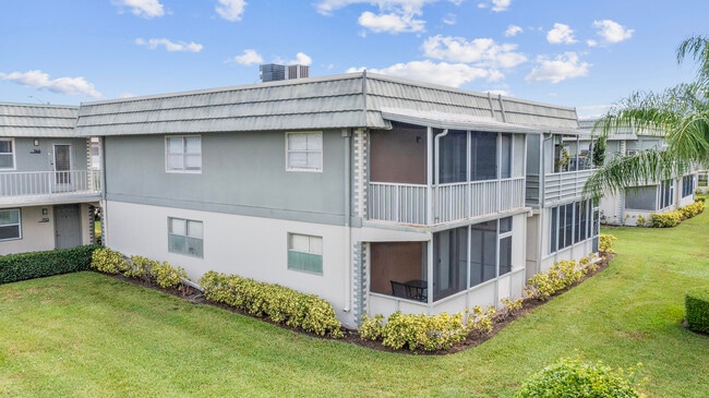 Building Photo - 723 Flanders Dr