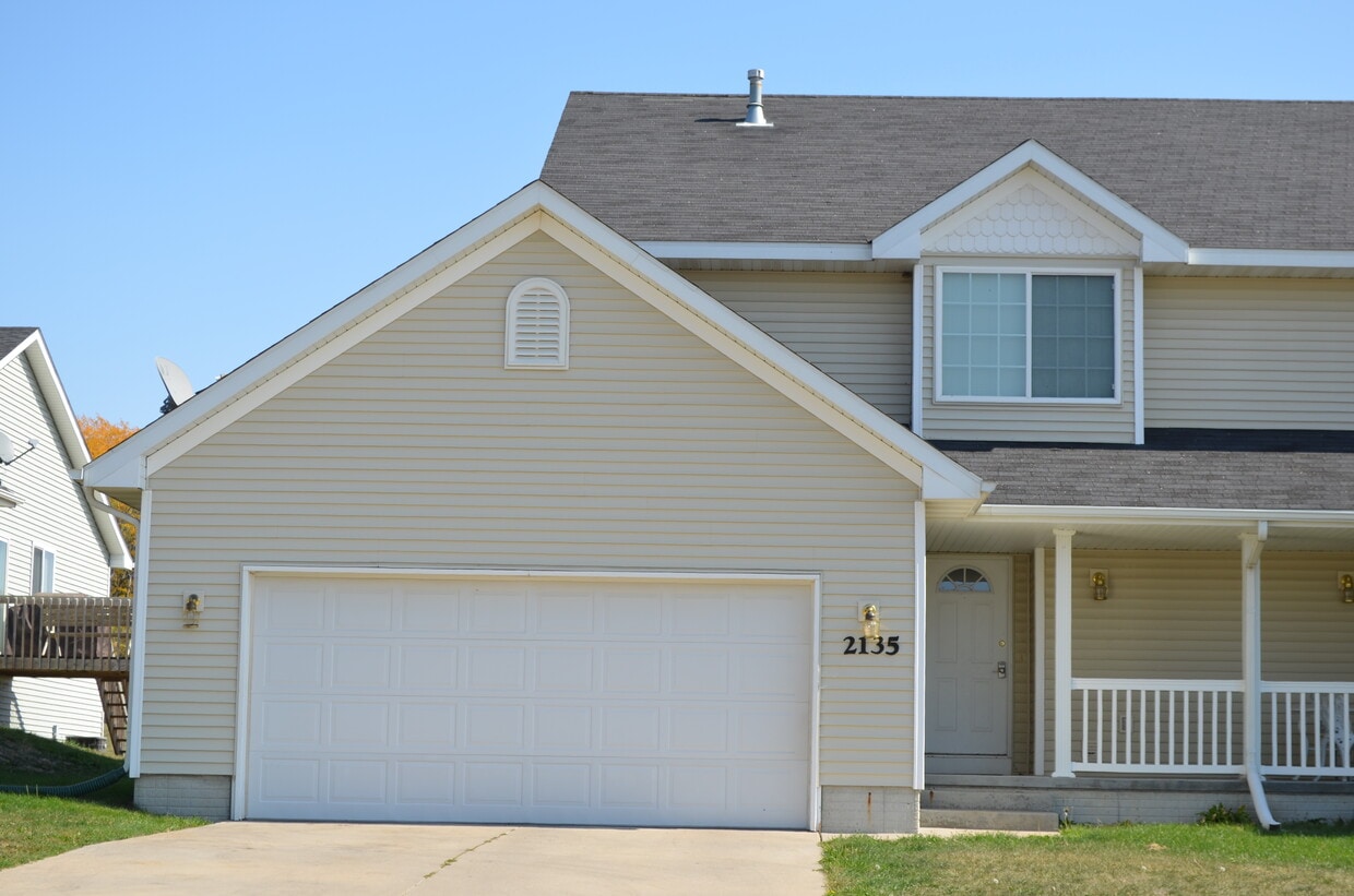 Primary Photo - 2135 Copper Wynd Dr