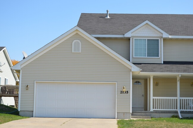 Building Photo - 2135 Copper Wynd Dr