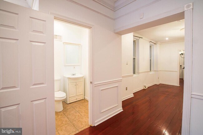 Building Photo - 1338 S 16th St