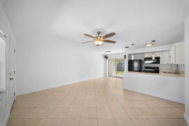 Foto del edificio - 13401-13407 Pine Needle Ln