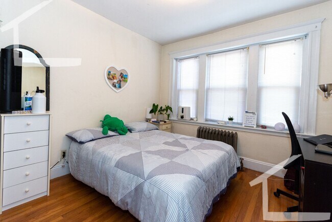 Foto del edificio - 112 Brainerd Rd