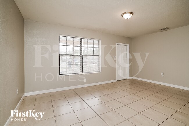 Building Photo - 1000 NE 211th Terrace