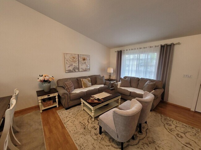 Building Photo - Pet Friendly Tranquil Oasis!