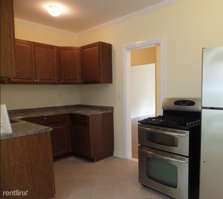 Primary Photo - 1055 Morris Park Ave