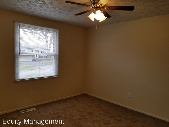 Building Photo - 2062 Elm Trace St
