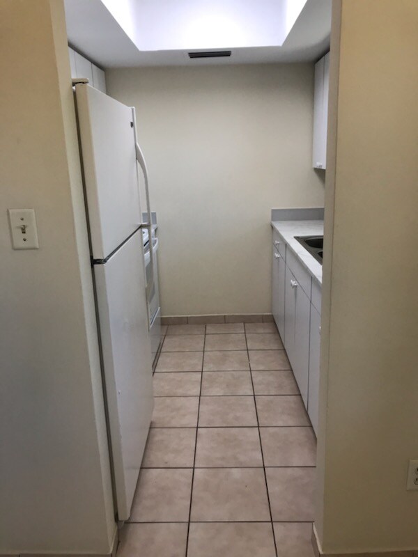 Building Photo - 411 S Nimbus Ave
