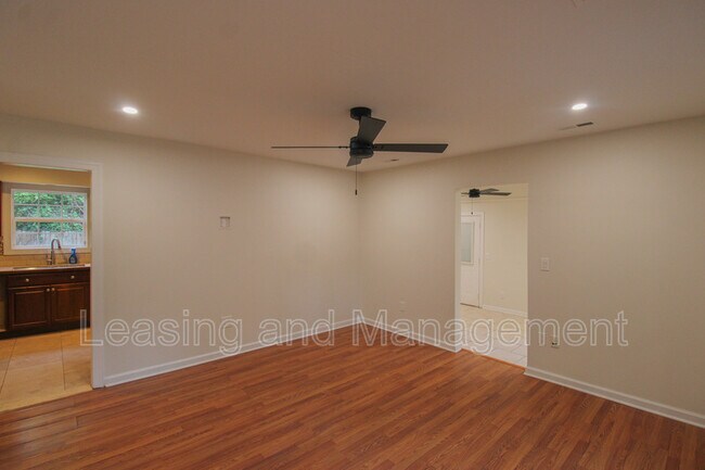 Building Photo - 1737 Bozo Ln