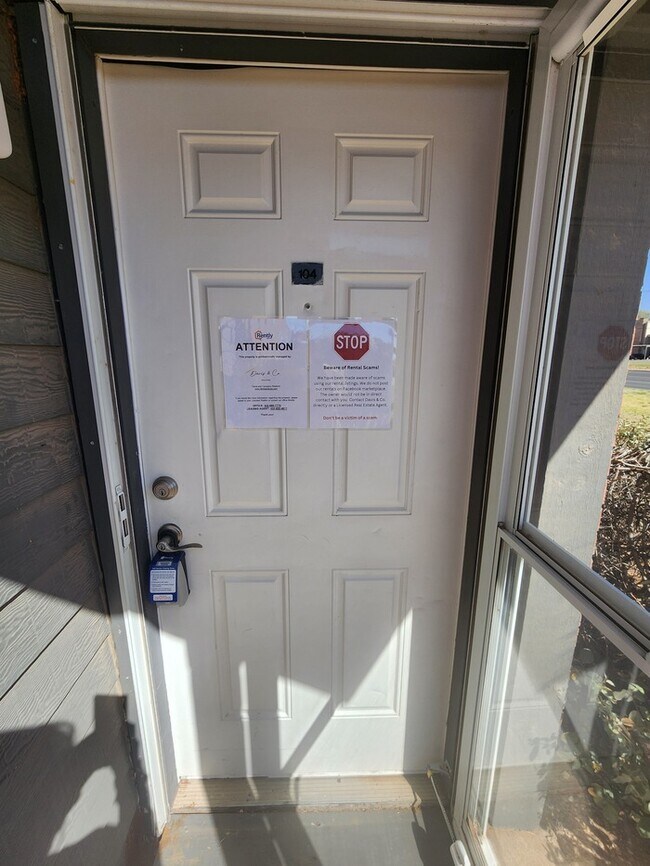 Foto del edificio - 2 story townhome, 2 bed 2.5 bath