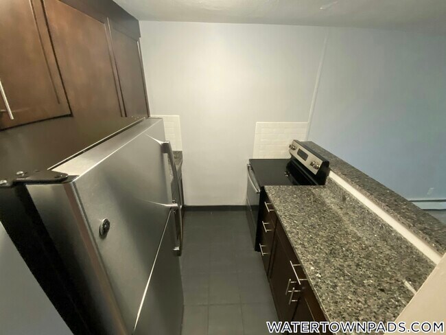 Foto del edificio - 16 Whites Ave