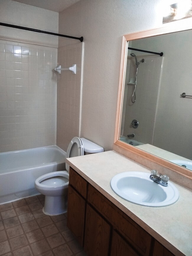 Building Photo - 4102 Pilgram Dr