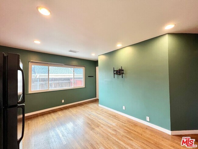 Foto del edificio - 10006 Silverton Ave