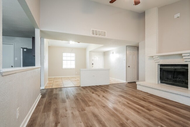 Building Photo - 458 Rainier St
