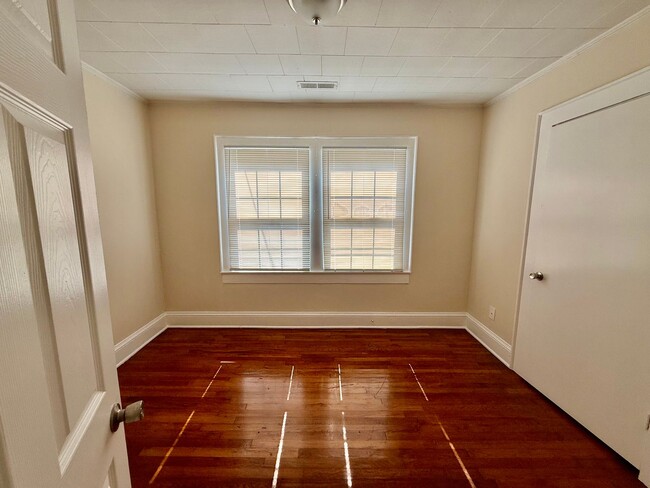 Building Photo - Three bedroom, 1 bath house in Graham