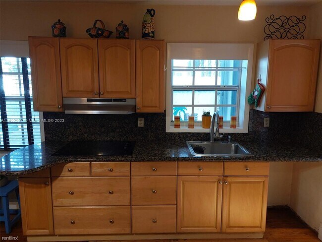 Foto del edificio - 2 br, 1 bath House - 4025 SW 62nd Ct