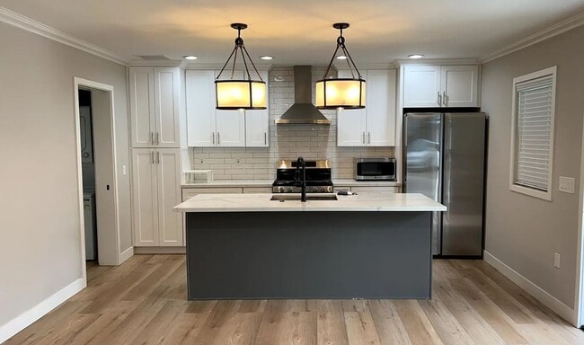Foto del edificio - 137 N Oak Ave
