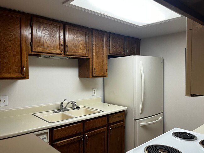 Foto del edificio - Well Maintained 2 bed 2 bath condo in Woodside Village!