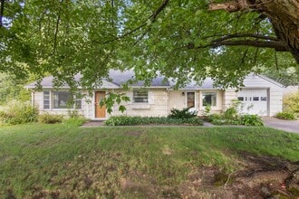 Building Photo - 1547 N Hickory Rd